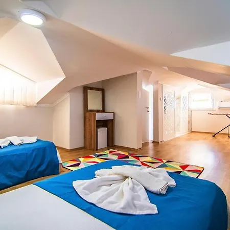 ölüdeniz Hisarönünde 8 Kişilik Lilya Hisar Villa