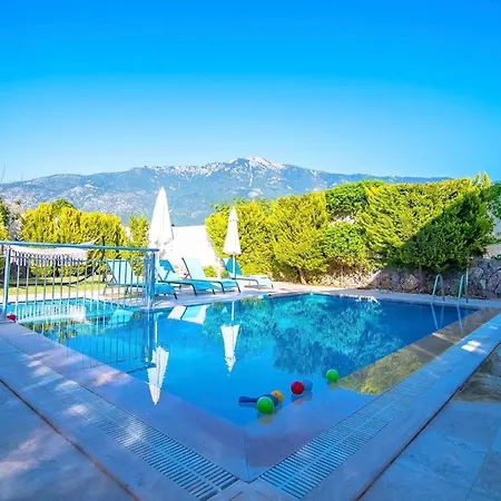 ölüdeniz Hisarönünde 8 Kişilik Lilya Hisar Villa