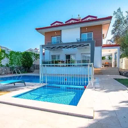 Oeluedeniz Hisaroenuende 8 Kisilik Lilya Hisar Vila Fethiye